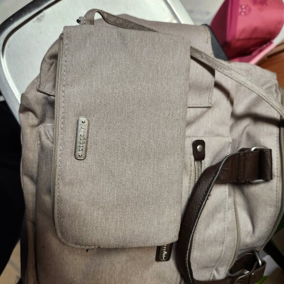 Baggallini cross body tote - Picture 6 of 8